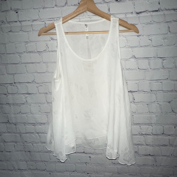 Willow & Clay Blouse - Picture 2 of 8